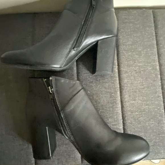 Steve Madden Juliet Black Leather Office Casual Heel Ankle Boot- Sz-9 - Picture 3 of 16